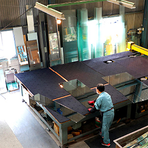 アサカ硝子　加工技術で鏡・ガラスの魅力を最大限に